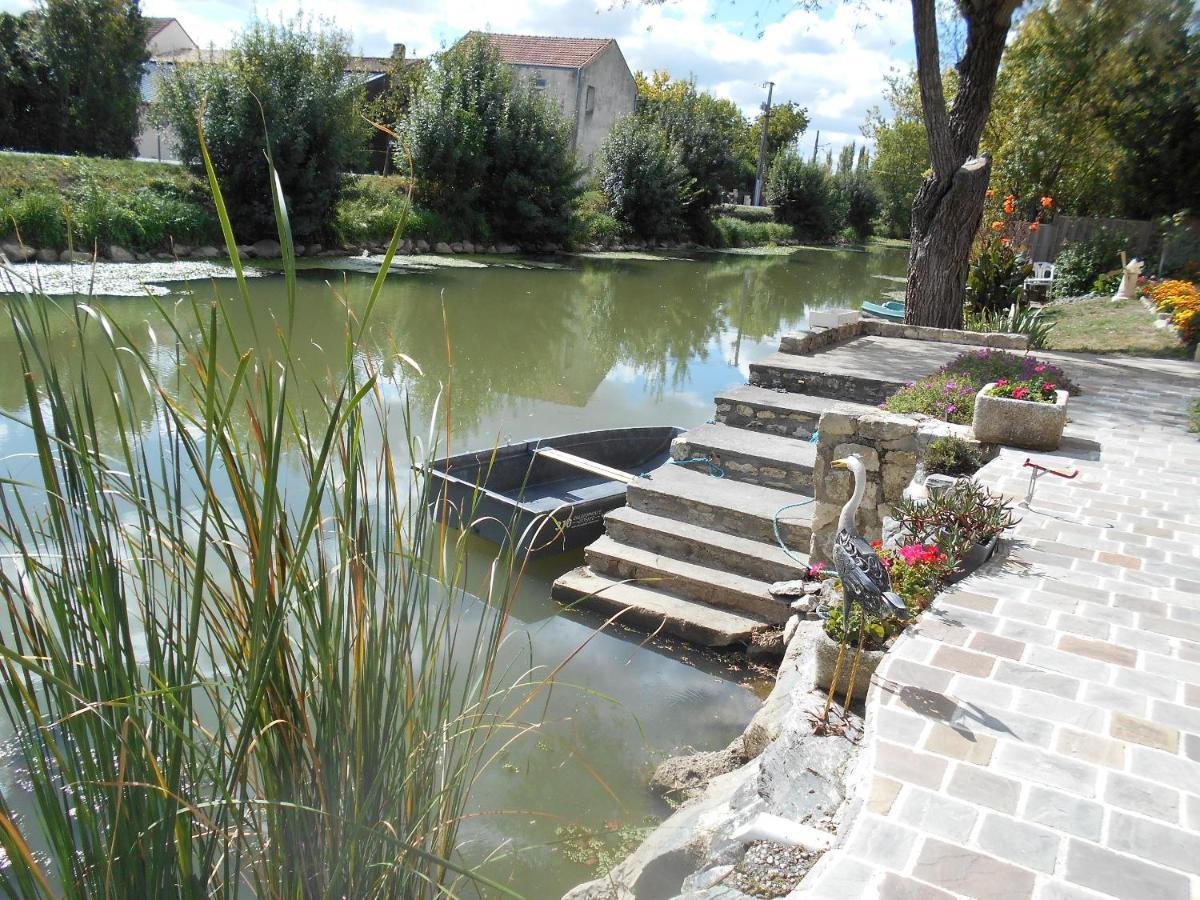 Marais Poitevin Bord Riviere Peche ,Barque, Velos, Wifi, Linge, Cheminee, Cuisine, Terrain De Boules La Taillee Exterior foto